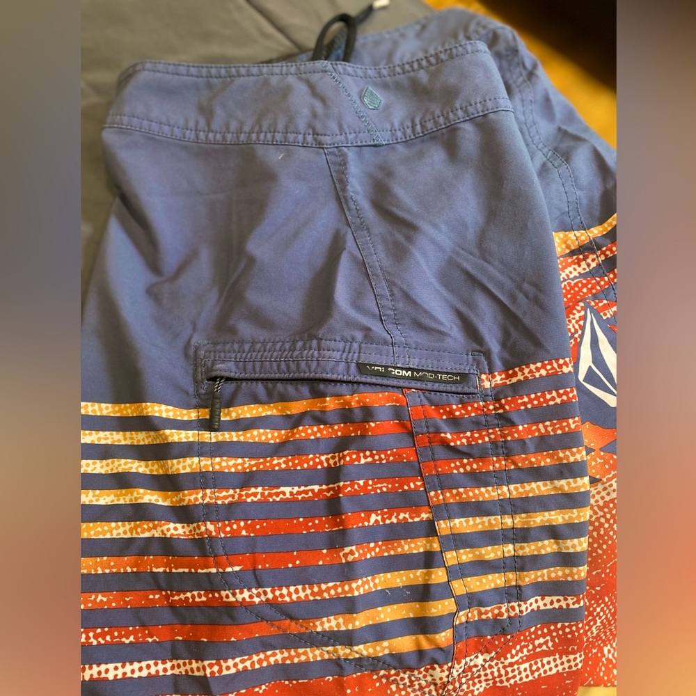 💎 Volcom Mens swim trunks, Board Shorts size 38 VGUC - Picture 6 of 9